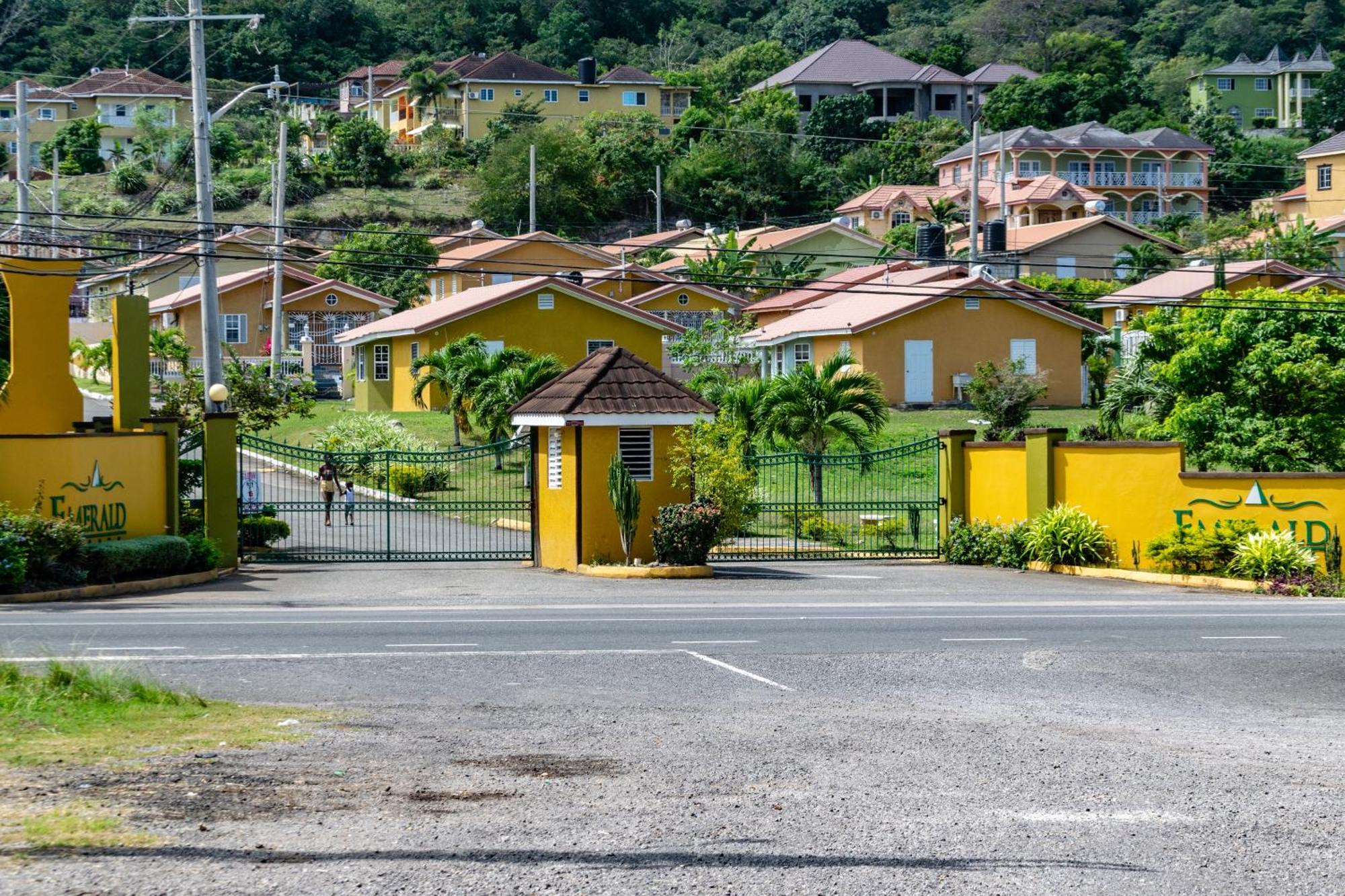 Ocho Rios Emerald 2 Bed 10 Mins Ocho Rios 24Hrs Hot Water Wi Fi Szoba fotó